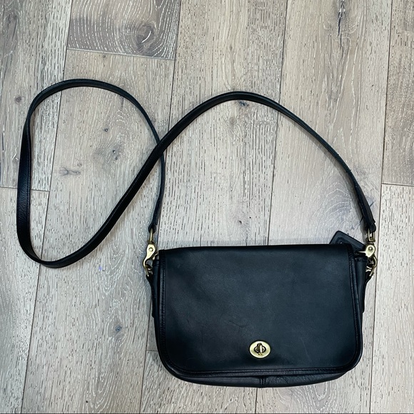Coach Handbags - Beautiful vintage Coach crossbody bag blck leather